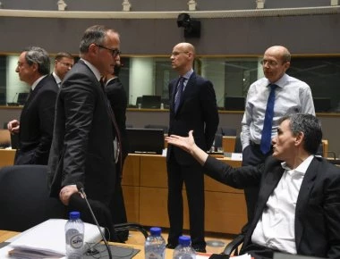 Ένταση ανάμεσα σε Ευ. Τσακαλώτο και Μ. Ντράγκι και στην μέση οι ... πλειστηριασμοί (φωτό)